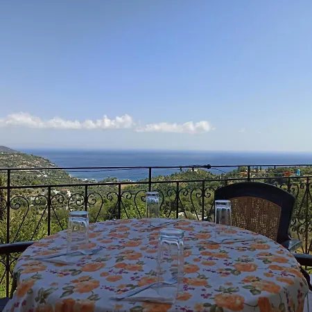 Apartman μπαλκόνι του αιγαίου Father's House In